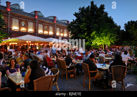 La place Hackescher Markt, populaires et place avec restaurants et cafés en plein air à Mitte, Berlin, Allemagne, Europe. Banque D'Images