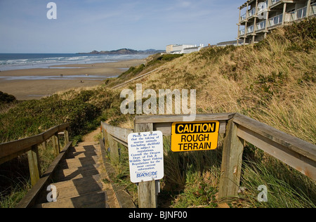 Dunes de sable le long de la côte de l'Oregon érodées par la pluie et le vent et l'océan Pacifique, près de Newport, Oregon. Banque D'Images