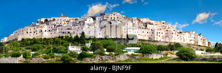 La ville blanche d'Ostuni, Pouilles, Italie du Sud. Banque D'Images