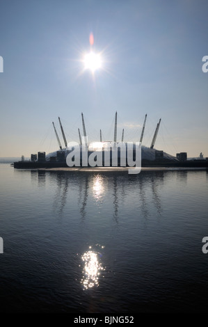 Lever du soleil sur l'O2 Arena, le Millennium Dome, Greenwich London E14, Royaume-Uni Banque D'Images