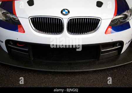 L'avant d'une BMW M3 GT2 voiture de course à Goodwood. Banque D'Images