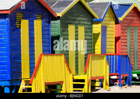 Cabines colorées sur muizenberg beach, False Bay, Afrique du Sud. Banque D'Images