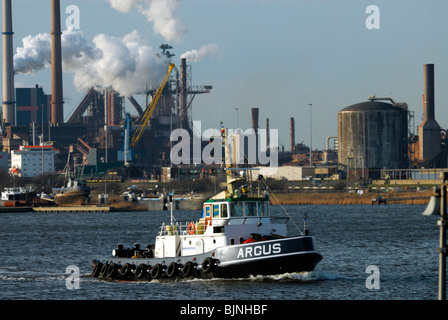 Remorqueur dans le port d'IJmuiden, Hollande, Europe Banque D'Images