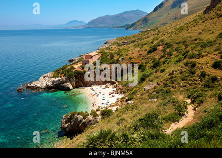 Plage crique isolée à Riserva Naturale dello Zingaro Zingaro [ ] Scopello, Castellammare del Golfo , la Sicile. Banque D'Images