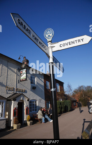 Panneau du canal sur le chemin de halage au bord de la Swan House, public, près de la jonction Fradley, Lichfield Staffordshire, Angleterre. Banque D'Images