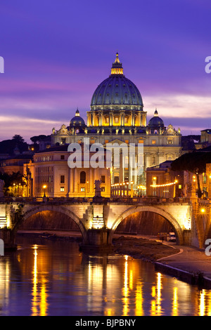 Basilique Saint Pierre et Sant' Angelo Bridge by night, Rome Banque D'Images