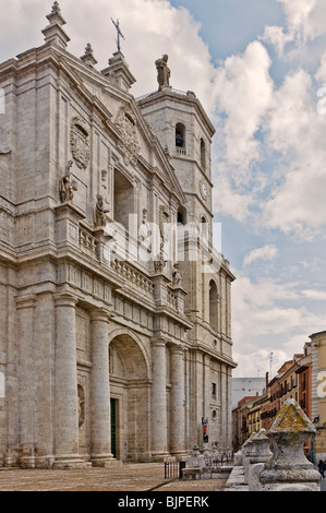 L'architecture de la Renaissance par l'architecte Juan de Herrera dans la cathédrale, monument de la ville de Valladolid, Castille et Leon, Espagne, Europe Banque D'Images