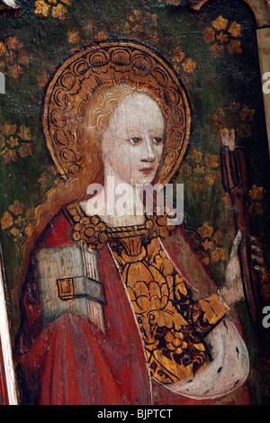 Jubé peint représentant Saint Apllonia, St Michel et tous les Anges, Barton Turf, Norfolk Banque D'Images