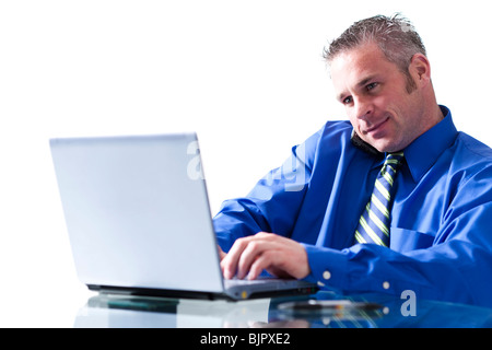 Homme sur un ordinateur portable Banque D'Images