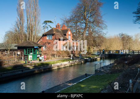 Sonning verrou sur la Tamise, Sonning, Berkshire, Royaume-Uni Banque D'Images