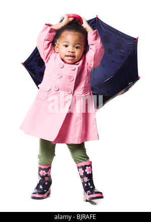 Studio portrait of baby girl (18-23 mois) holding umbrella Banque D'Images