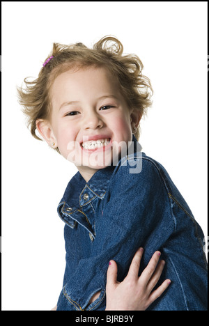 Little girl posing et bâillements Banque D'Images