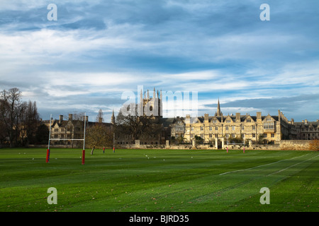 Merton College et les terrains de jeu de Waterperry Gardens au coucher du soleil, Oxford, UK Banque D'Images