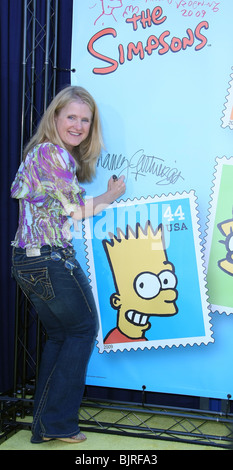 NANCY CARTWRIGHT PREMIER JOUR QUESTION DES SIMPSONS STAMPS US POSTAL SERVICE CENTURY CITY LOS ANGELES CA USA 07 mai 2009 Banque D'Images