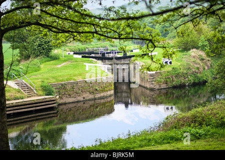 Blocage du canal sur le Canal, Huddersfield West Yorkshire, Angleterre, Royaume-Uni Banque D'Images