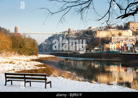 Voir la neige en hiver de Clifton, Bristol, avec suspension bridge Banque D'Images