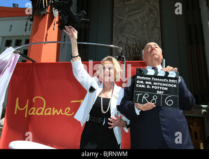 TIPPI HEDREN Alfred Hitchcock Madame Tussaud'S HOLLYWOOD DÉVOILEMENT DE PRÉ-OUVERTURE D'ALFRED HITCHCOCK HOLLYWOOD LOS ANGELES CA U Banque D'Images