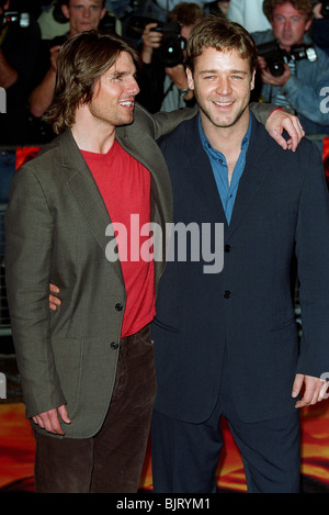 TOM CRUISE et Russell Crowe Mission Impossible 2 PREMIER LONDON/ANGLETERRE LEICESTER SQ 04 Juillet 2000 Banque D'Images