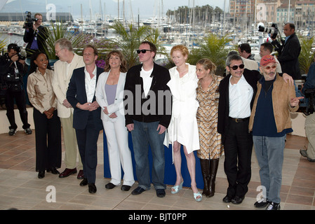 Le JURY DU FESTIVAL DE CANNES 2004 CANNES FRANCE 12 Mai 2004 Banque D'Images