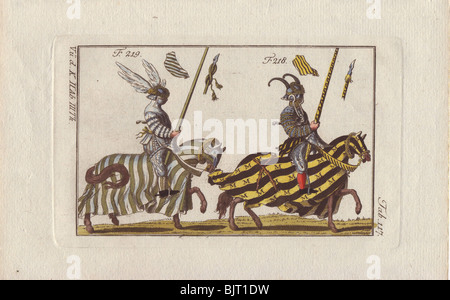 Deux chevaliers en armure pour un cours avec l'armure de l'épaule (rouelle) et un cours avec bouclier cible (cible). Banque D'Images