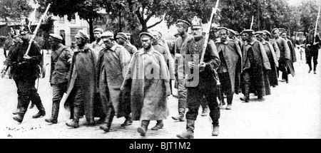 Les prisonniers russes, l'Est de la Prusse, Première Guerre mondiale, 1914. Artiste : Inconnu Banque D'Images