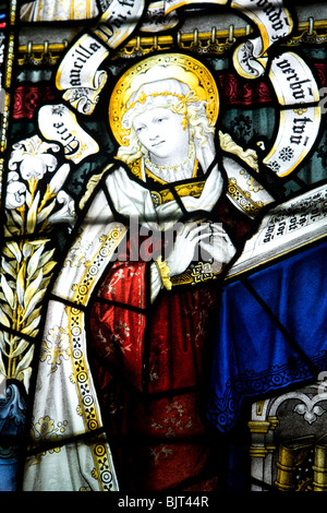 Vitrail Vierge Marie par Charles Eamer Kempe, Eglise St Botolph, Burgh, Suffolk Banque D'Images