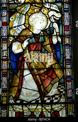 Vitraux ange Gabriel par Charles Eamer Kempe, Eglise St Botolph, Burgh, Suffolk Banque D'Images