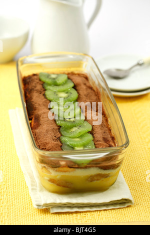 Gâteau tiramisu avec kiwifruits. L'étape par étape : PA4837-PA483P-PA484K-PA485F Banque D'Images