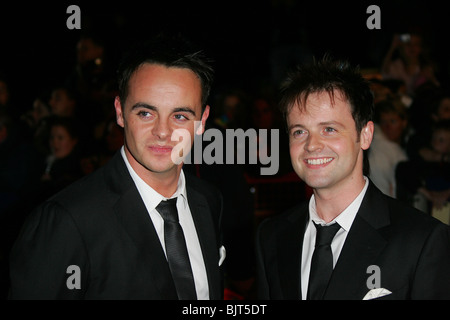 ANTHONY MCPARTLIN & DECLAN DONNELLY LA TÉLÉVISION NATIONALE AWARDS 2005 Royal Albert Hall Londres Angleterre 25 octobre 2005 Banque D'Images