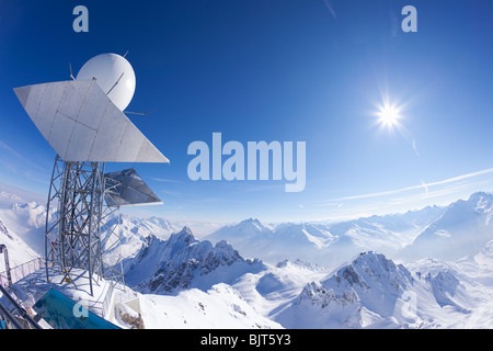 Vue du sommet du Valluga à St Saint Anton am Arlberg En hiver neige Alpes autrichiennes Autriche Europe Banque D'Images