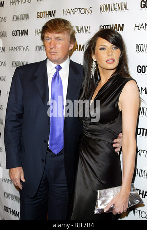 DONALD TRUMP et MELANIA KNAUSS LA CONFIDENTIAL ET GOTHAM MAGAZINE THE APPRENTICE LOS ANGELES USA 26 Février 2004 Banque D'Images