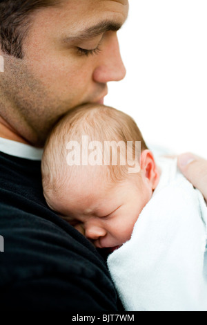 USA, Utah, Provo, Père embracing baby boy (0-1 months) Banque D'Images