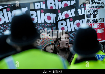 Les manifestants se rassemblent à l'extérieur comme Tony Blair assiste à l'enquête Chilcot mais garde un profil bas et n'est pas vu Banque D'Images