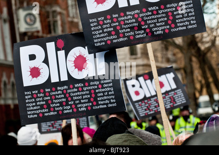 Les manifestants se rassemblent à l'extérieur comme Tony Blair assiste à l'enquête Chilcot mais garde un profil bas et n'est pas vu Banque D'Images