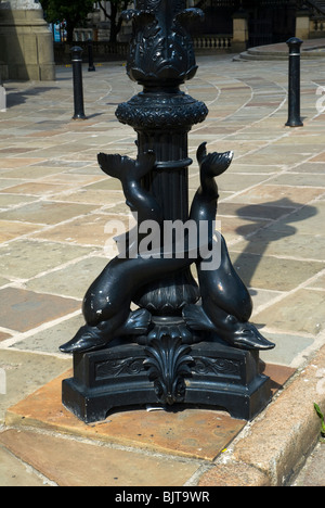 Fer décoré à la base d'une lampe de rue, Liverpool, Angleterre, Royaume-Uni Banque D'Images