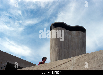 Le toit de Le Corbusier's Unite d'habitation, Marseille, France. Banque D'Images