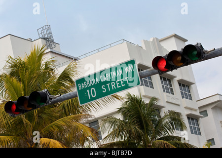 Plaque de rue pour Barbara Capitman Way et la 10e Rue, South Beach, Miami, Floride, USA. Banque D'Images