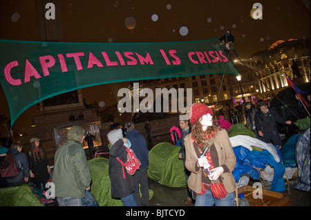 Camp climatique, un groupe de protestation de l'environnement mis en place des tentes à Trafalgar Square, au pied du pour mettre en évidence le changement climatique Banque D'Images