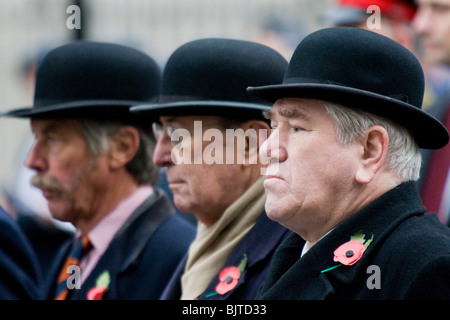 Dimanche du souvenir. Défilé des anciens combattants à Whitehall, prêt à passer le cénotaphe, 08 novembre 2009. Banque D'Images