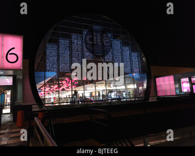 Calais France citer Europe Shopping Center dans la nuit les lumières de Noël Banque D'Images