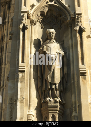 La Cathédrale de Canterbury Canterbury Kent Angleterre statue sur le côté sud-ouest Banque D'Images