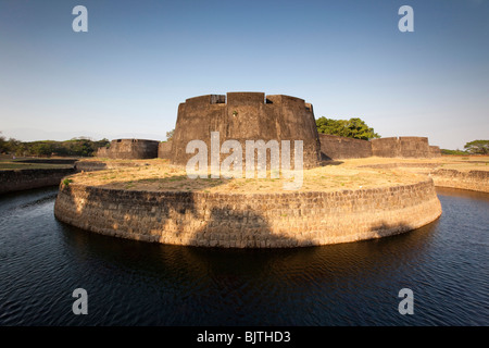 L'Inde, le Kerala, Palakkad, fort de Tipu Sultan, bult par Haider Ali en 1766, l'ouest et le sud de bastions et douves Banque D'Images