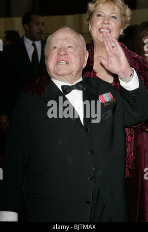 MICKEY ROONEY ROONEY & JAN 79ÈME ACADEMY AWARDS : KODAK THEATRE HOLLYWOOD LOS ANGELES USA 25 Février 2007 Banque D'Images