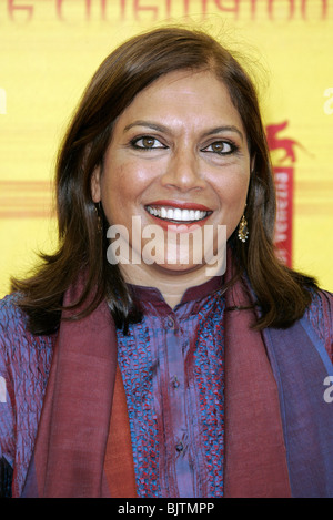 MIRA NAIR VANITY FAIR PHOTOCALL 61ème FESTIVAL DU FILM DE VENISE LIDO Venise ITALIE 05 Septembre 2004 Banque D'Images