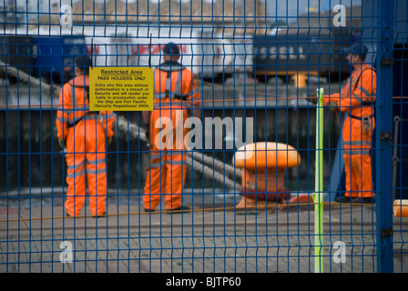 L'intérieur de la zone de sécurité des travailleurs au Port de Ferry de Rosyth à Fife, en Écosse. Banque D'Images