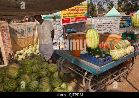 L'Inde, le Kerala, Palakkad, pastèque routière stall Banque D'Images