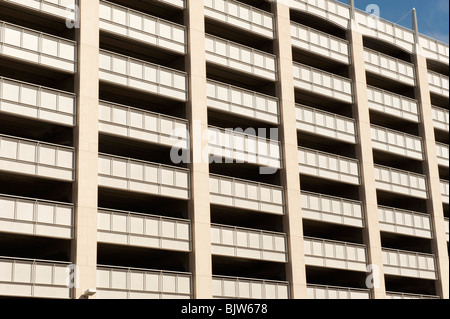 Bâtiment moderne de plusieurs étages Banque D'Images