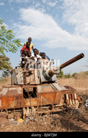 Soudan du Sud, État des Lacs, Rumbek, wagon blindé épave FV601 Saladin, le char a été capturé par l'APLS aux Forces armées soudanaises pendant la seconde guerre civile soudanaise Banque D'Images