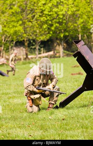 Homme en uniforme arme USA efface le blocage. GI's Parade sur Moneymore, Londonderry, en Irlande du Nord Banque D'Images