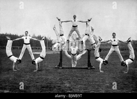 Affichage par le personnel d'Aldershot, Hampshire gymnastique, 1896. Artiste : Grégoire & Co Banque D'Images